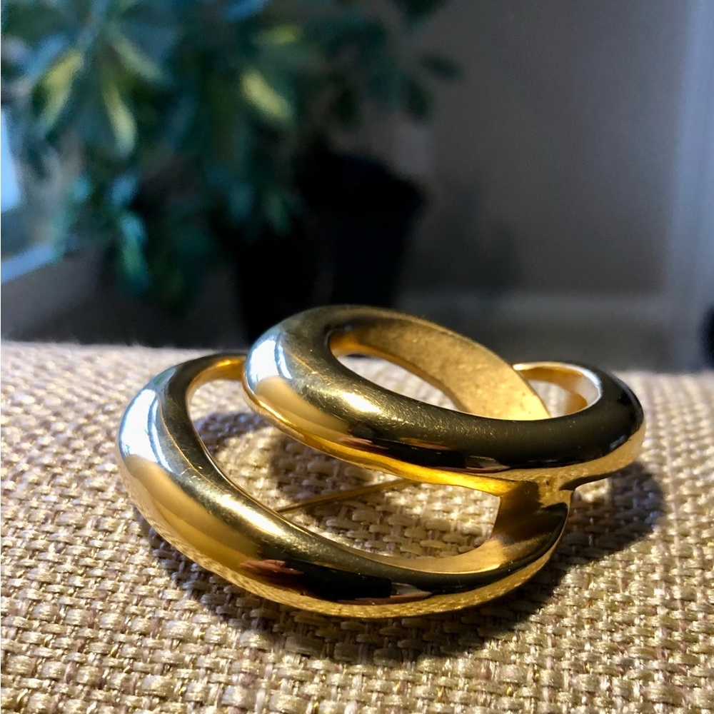 70’s Dimensional Swirl Goldtone Pin. Weekend Price drop!!!🎀